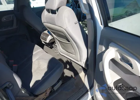 2010 Chevrolet Traverse Ls z USA, uszkodzony, nr VIN 1GNLREED2AS106409